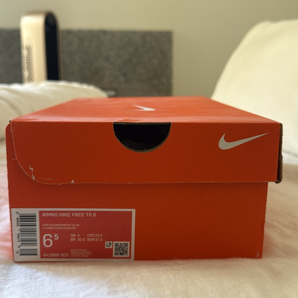Brand new Nike free TR 8 white-igloo size 6.5 - Picture 4 of 5